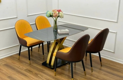 so-sanh-bo-ban-an-go-va-ban-an-kinh-nen-chon-loai-nao