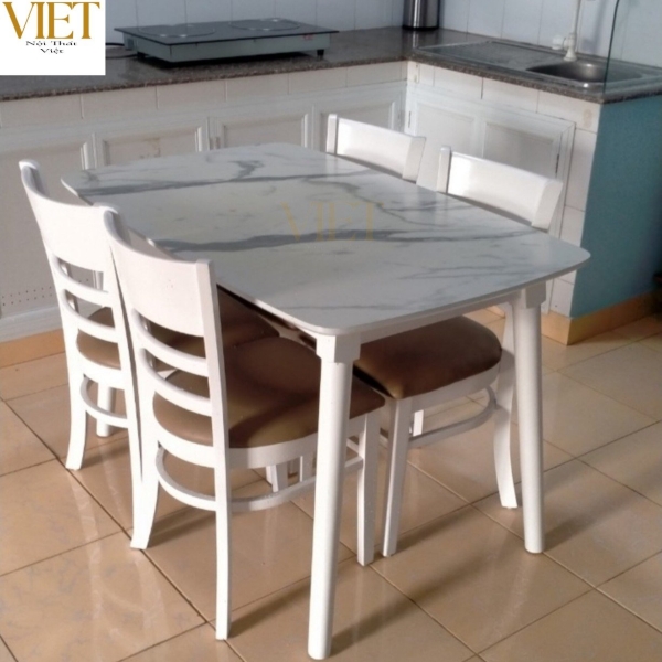 bo-ban-an-kem-4-ghe-boc-nem-go-cao-su-giao-hang