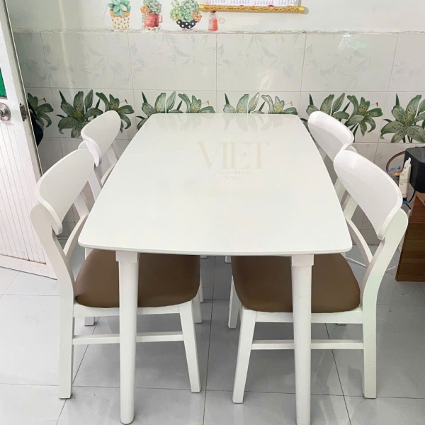 bo-ban-an-4-ghe-chung-cu-cao-cap-go-cao-su-tu-nhien